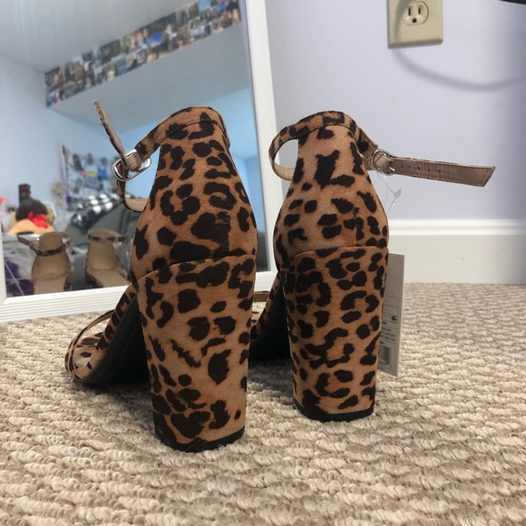 NEVER WORN Size 8 leopard print chunky heels. - Picture 3 of 3